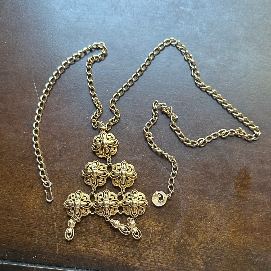 Vintage Lisner Three Tier Drop Flower Necklace 29$